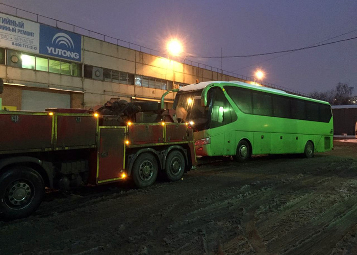 Грузовая эвакуация автобуса